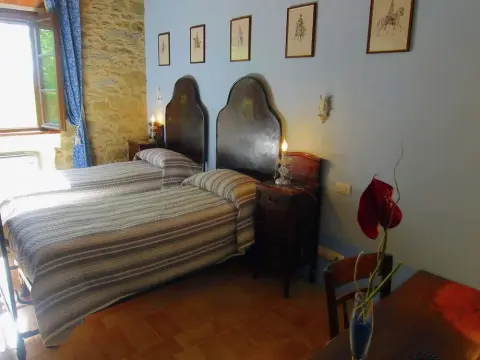 Splendid Farmhouse in Cortona With Swimming Pool - Photo 1