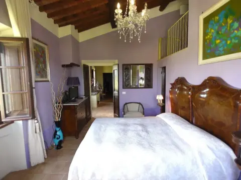Splendid Farmhouse in Cortona With Swimming Pool - Photo 2