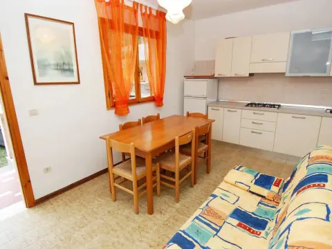 Sun Drenched Seaside Holiday Home near Venice - Photo 3