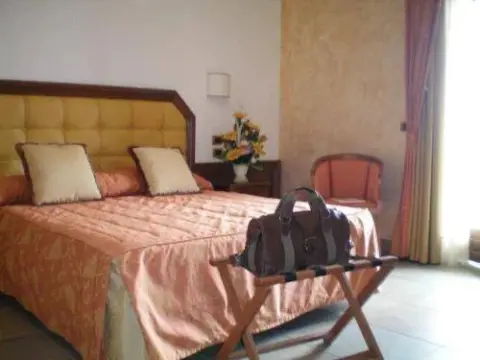 Tolfa Hotel - Photo 4