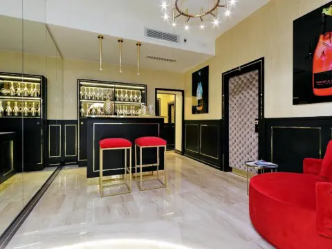 Trevi Diamond Luxury Suites & Jacuzzi - Foto 2