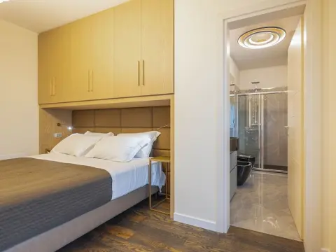 Venice New Luxury Penthouse with parking - Photo 2