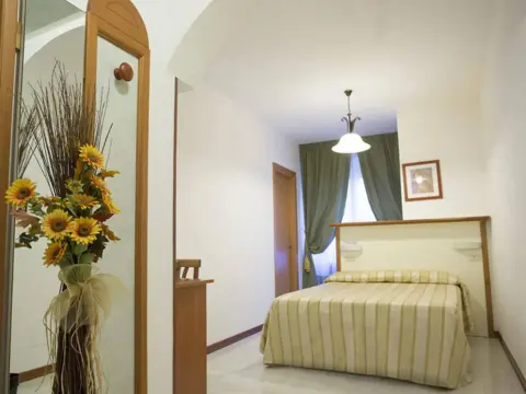 Hotel Vignola - Photo 3