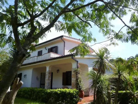 Villa Crilu - Photo 1