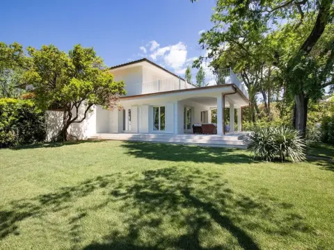 Villa Elena - Photo 1