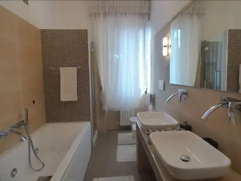 Villa Milano Laghi - Il Giardino Fiorito B&B - Photo 4