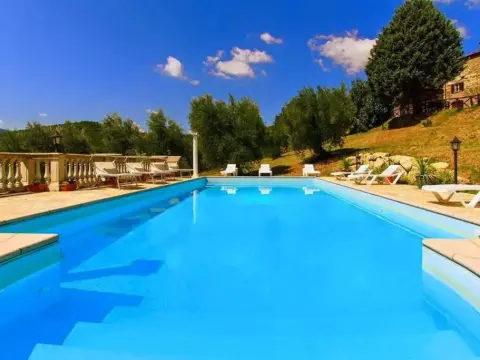Villa Resort in Tuscany - Photo 4