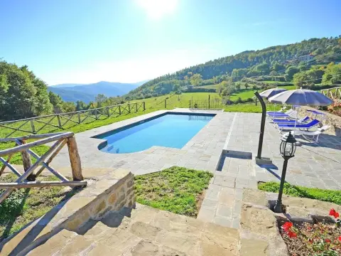 Villa with Private Pool near Cortona in Calm Countryside & Hilly Landscape - Photo 1