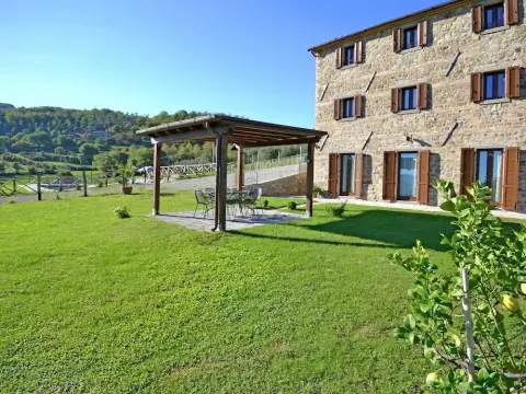 Villa with Private Pool near Cortona in Calm Countryside & Hilly Landscape - Photo 3