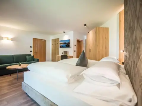 Vitaurina Royal Hotel - Photo 2