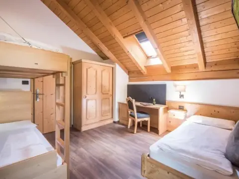 Vitaurina Royal Hotel - Photo 3