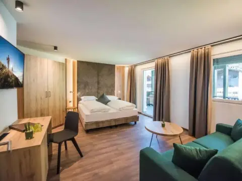 Vitaurina Royal Hotel - Photo 4