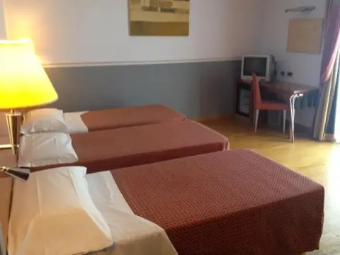 West Florence Hotel - Photo 2