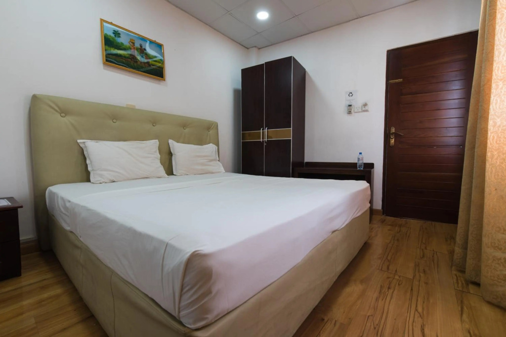 Metro City Hotel - Photo 4