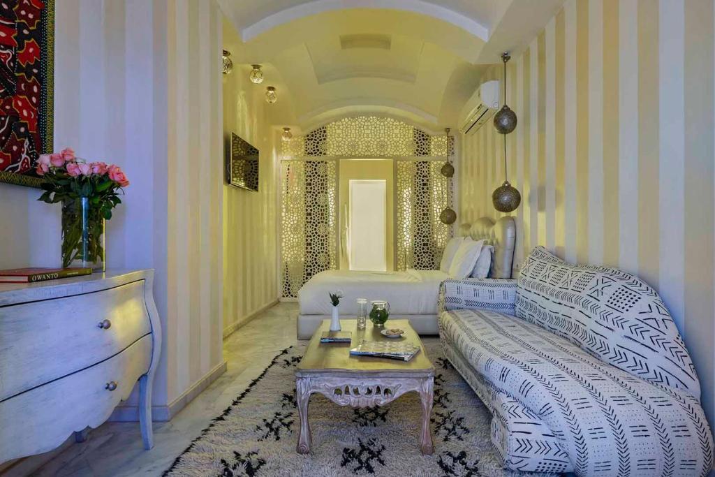 Riad Goloboy - Photo 2