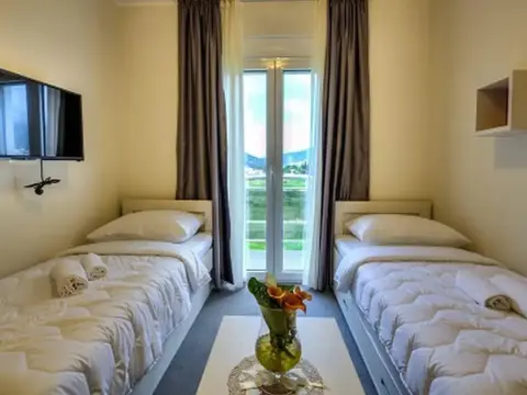 Bristol Apartments - Photo 2