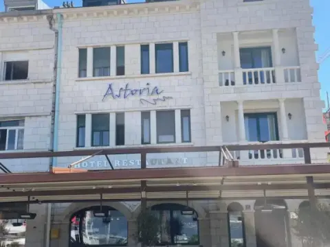 Hotel Astoria - Photo 1