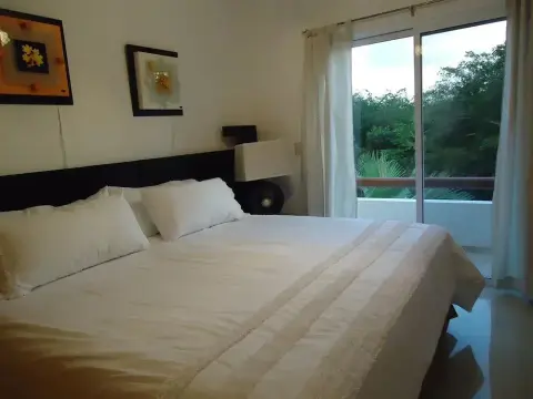 3 Bedroom Vacation Rental - Photo 3