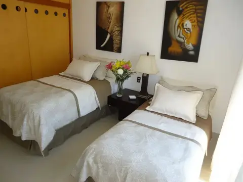 3 Bedroom Vacation Rental - Photo 4