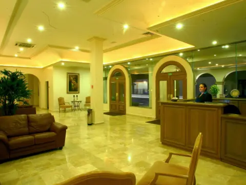 Best Western Centro Cadereyta - Photo 2