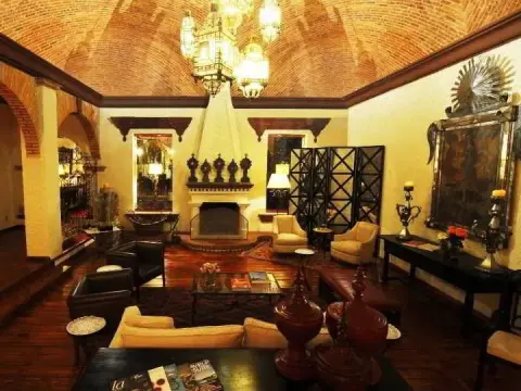 Cantesse Hotel - Photo 4