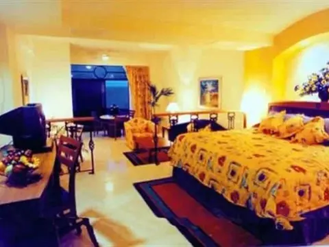 Casa Real Hotel & Suites - Photo 4