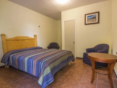 Consul Suites - Photo 3