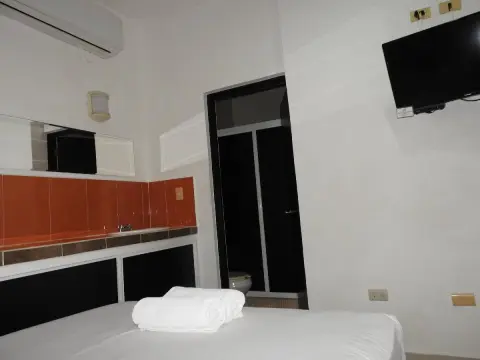 Easy Hotel - Photo 3