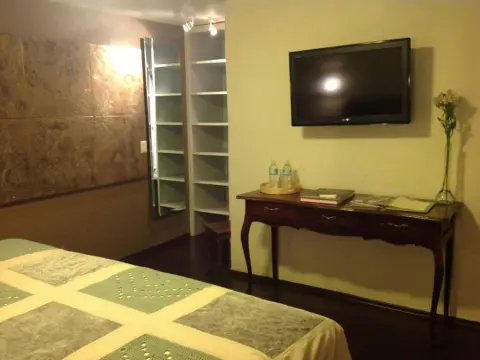 El Mesón Hotel - Photo 3