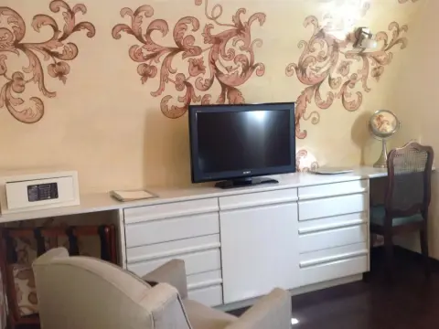 El Mesón Hotel - Photo 4