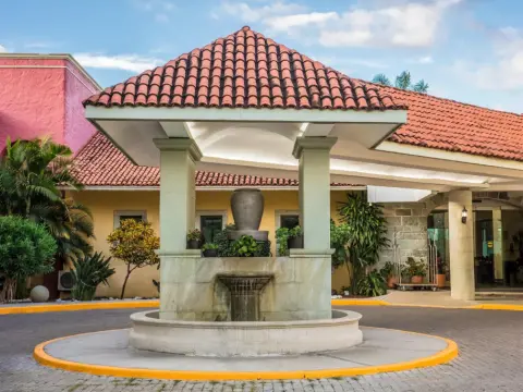 Fiesta Inn Oaxaca - Photo 1