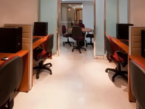 Holiday Inn - Photo 3