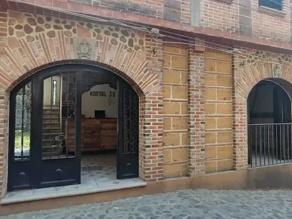 Hostal 38