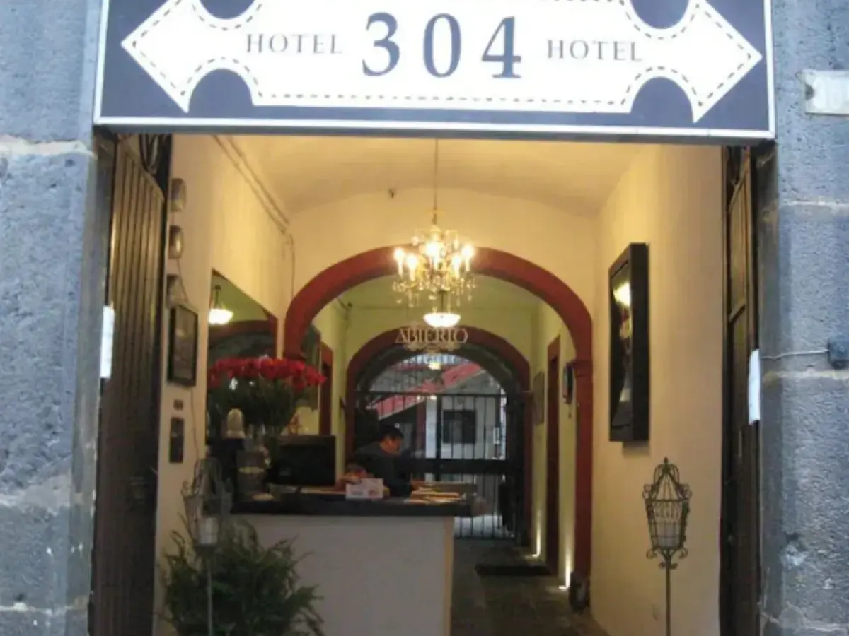 Hotel 304