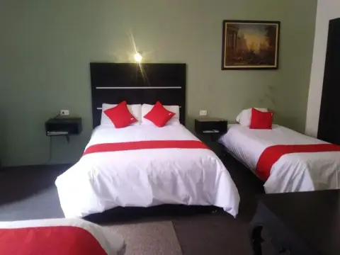 Hotel 304 - Photo 4