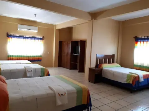 Hotel Alebrijes - Photo 4