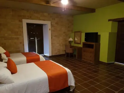 Hotel Casa De Los Rombos - Photo 4