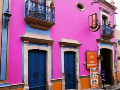 Hotel Centenario Centro de Peña de Bernal - Photo 1