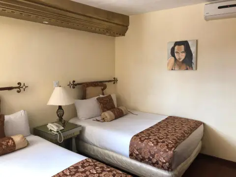 Hotel Elena - Photo 4