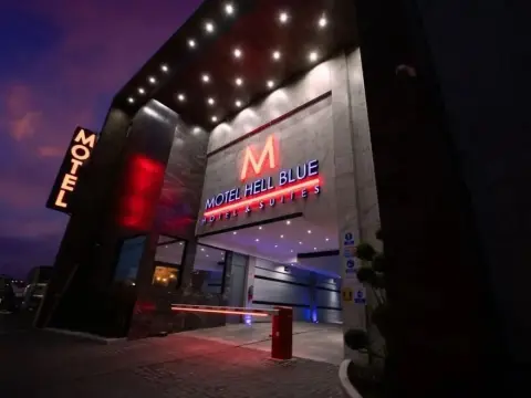 Hotel Hell Blue - Photo 1