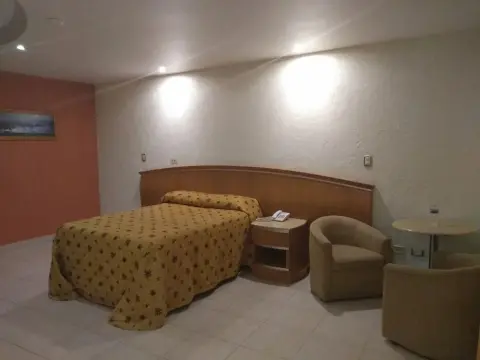 Hotel Jimenez Plaza - Photo 3