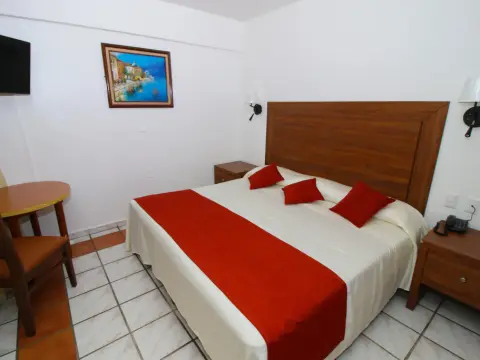 Hotel Marbella - Photo 2