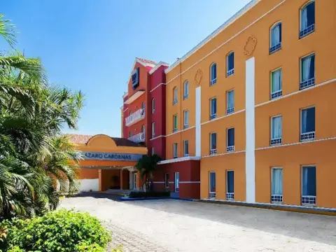 Hotel NH Lázaro Cárdenas - Photo 1