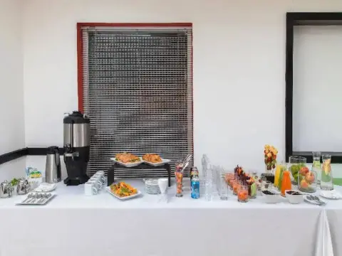 Hotel NH Lázaro Cárdenas - Photo 4