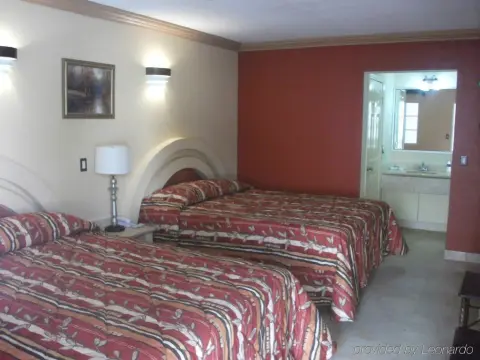 Hotel Pueblito Inn - Photo 3