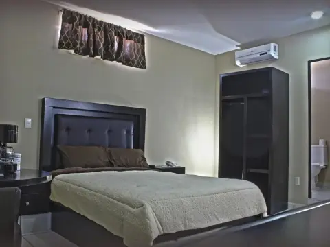 Hotel Queenton - Photo 3