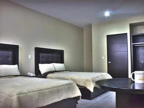 Hotel Queenton - Photo 4