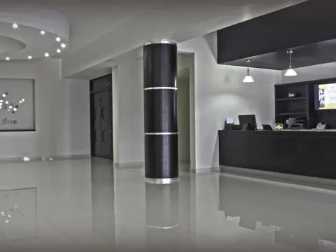 Hotel Queenton - Photo 1