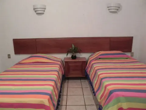 Hotel Revolucion - Photo 2