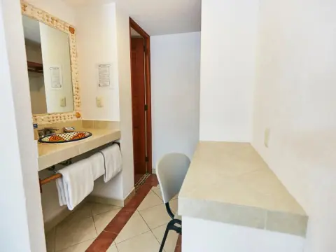 Hotel Suites Ixtapa Plaza - Photo 2